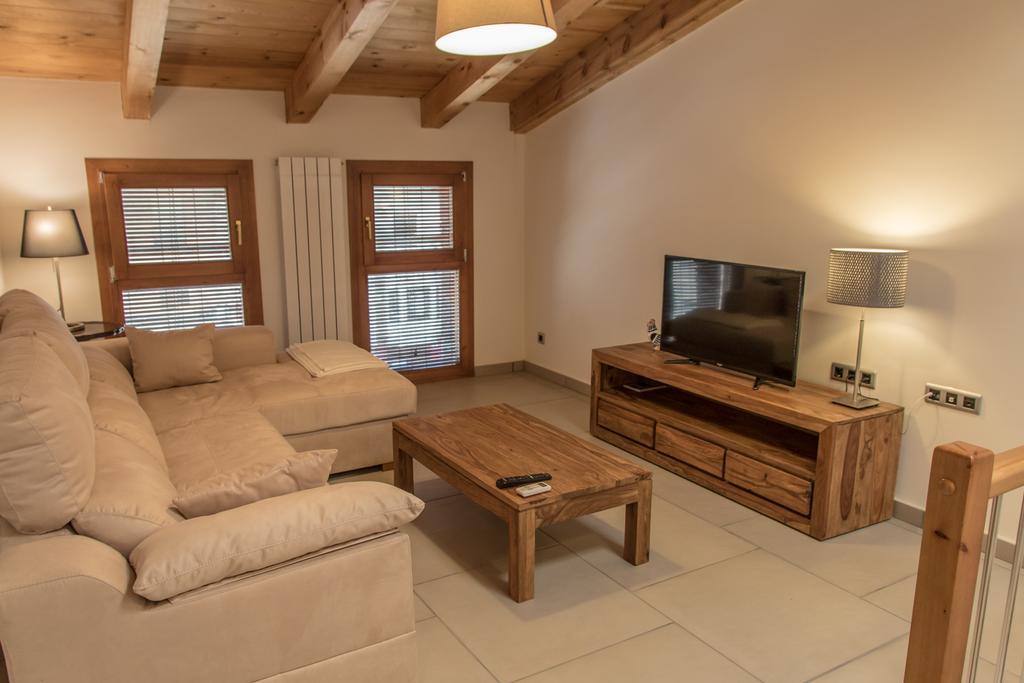 Plaza Apartamentos Binéfar Esterno foto